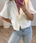 Korte blazer met reverskraag en wijde mouwen