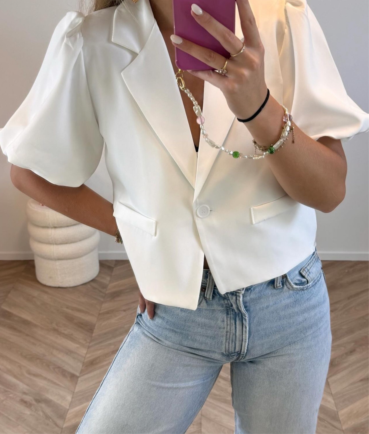 Korte blazer met reverskraag en wijde mouwen