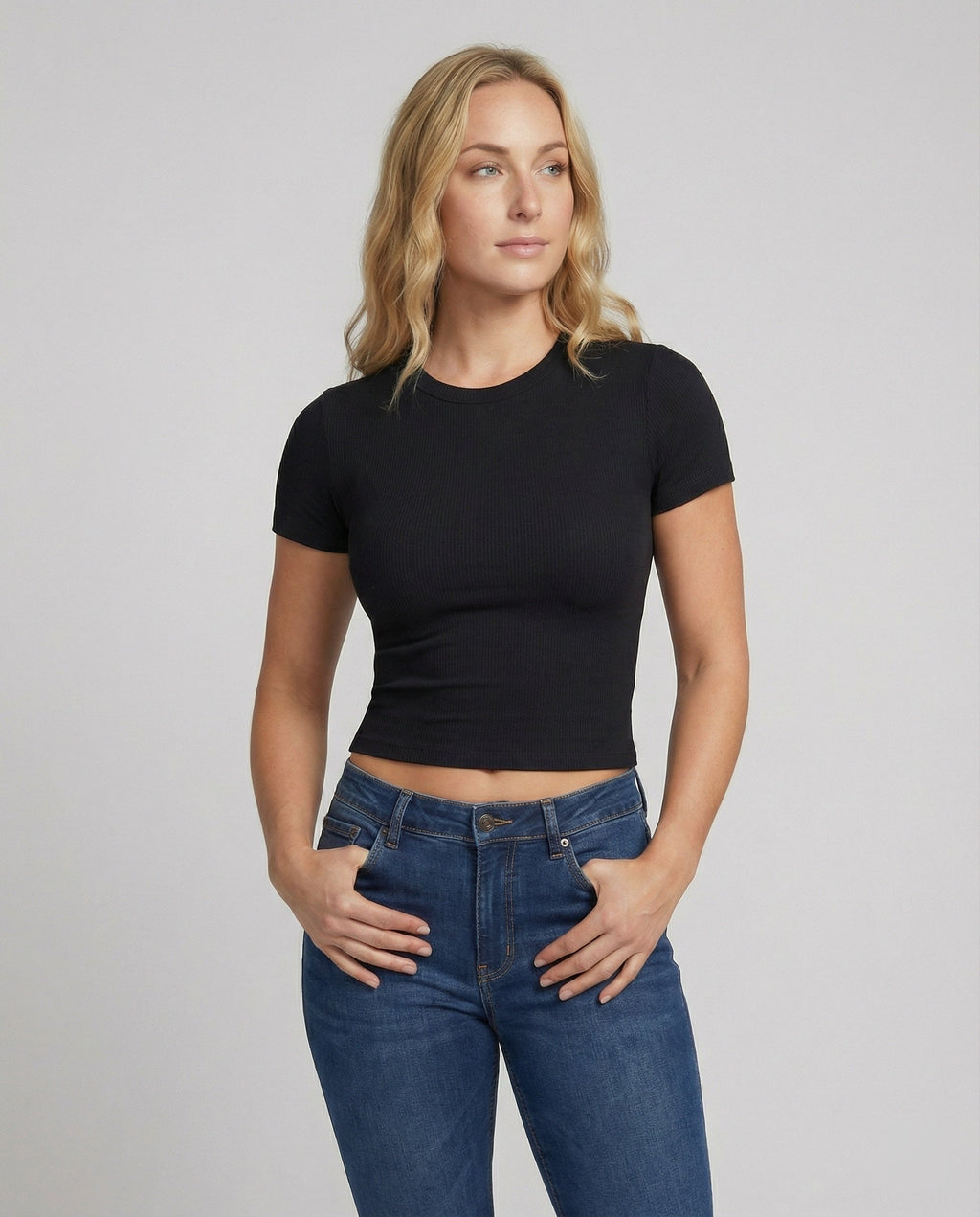 Dames T-shirt met slim fit, ronde hals en korte mouwen – Zwart