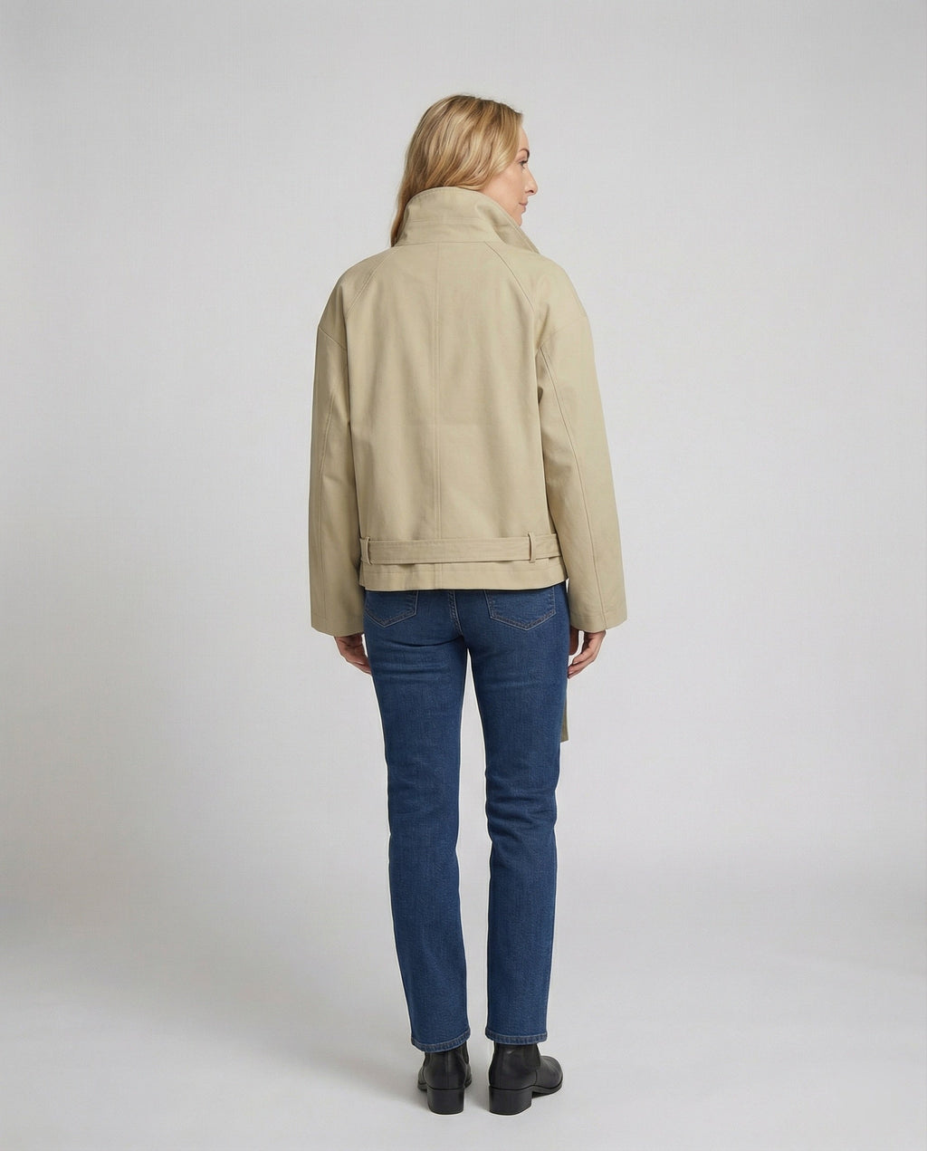 Unisex trenchcoat met dubbele knoopsluiting, oversized pasvorm en retrolook – Beige