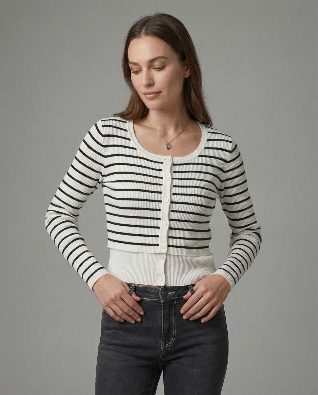 Dames shirt met lange mouwen – slim fit, laagjeslook en streepdessin – Zwart-wit